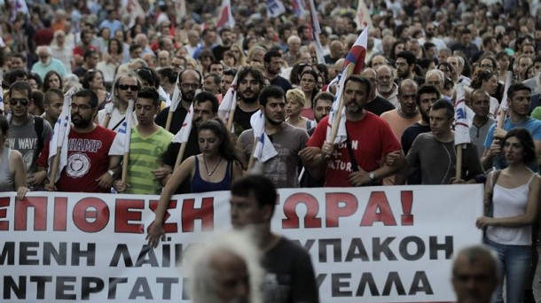 Pame sindikatuak antolatutako protesta Atenaseko Parlamentuaren aurrean. Argazkia: EFE