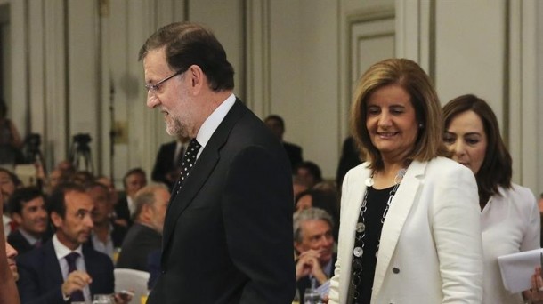 Mariano Rajoy Espainiako gobernuko presidentea eta Fatima Bañez Espainiako Enplegu ministroa. EFE