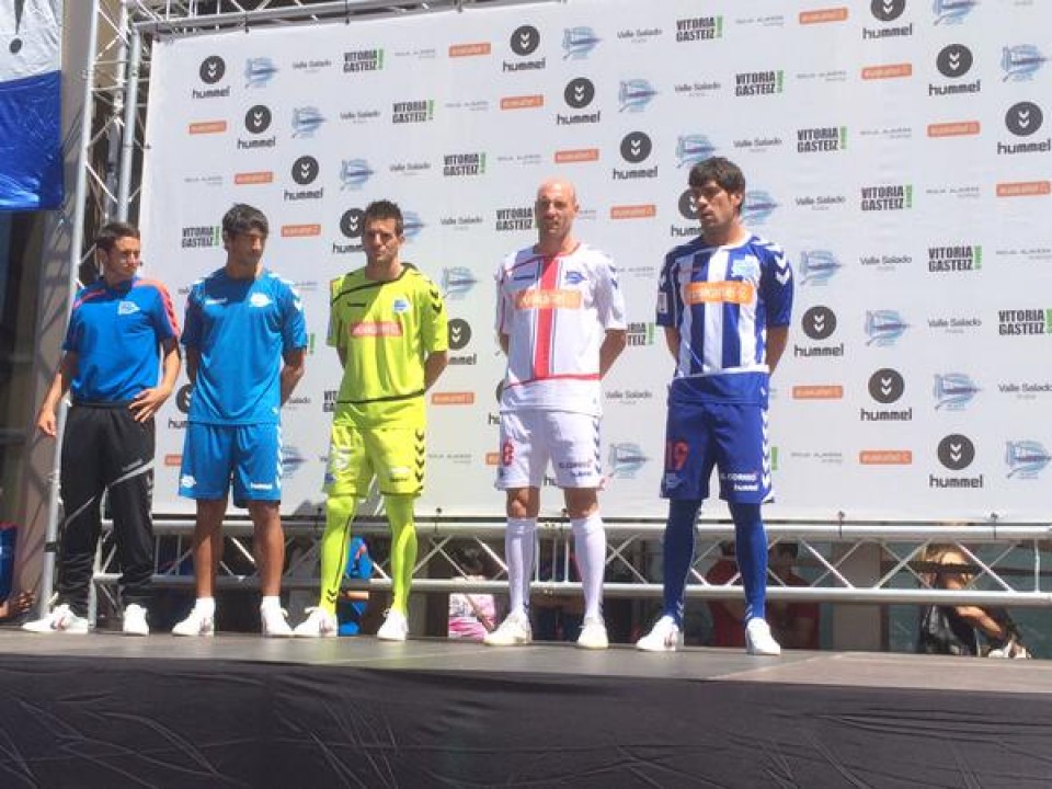 Nueva equipación del Deportivo Alavés, 24.07.2015