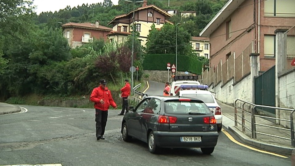 Una mujer muere atropellada por un coche que luego se escapó en Bilbao