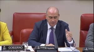 La comparecencia del ministro del Interior no convence a la oposición