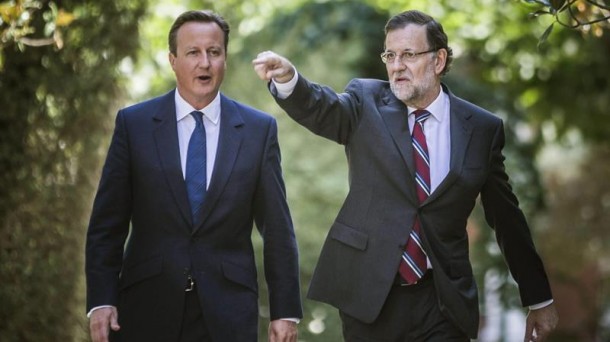 David Cameron y Mariano Rajoy antes de su reunión en el Palacio de la Moncloa.