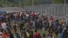 Cientos de refugiados siguen llegando a la frontera serbo-húngara