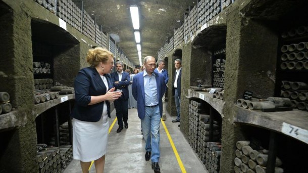 Vladimir Putin durante su visita a la bodega de Massandra. Foto: EFE