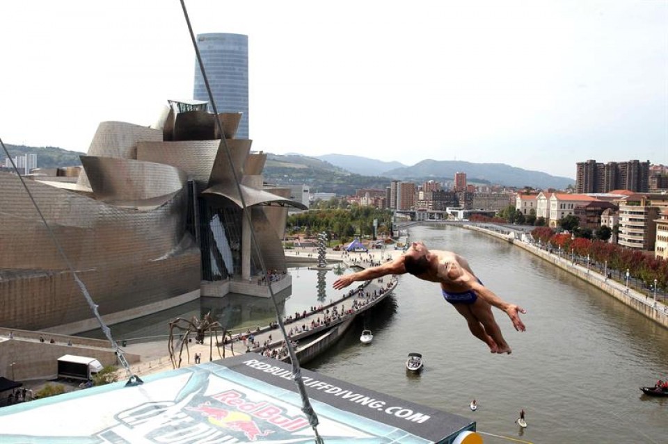Red Bull Cliff Diving 2015, Bilbon. Argazkia: EFE.