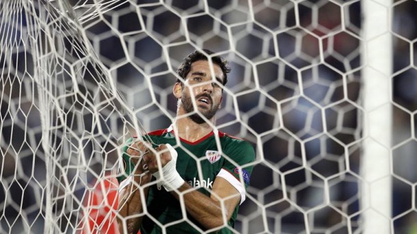 Raúl García celebra su gol, el primero del Athletic en Belgrado / EFE.