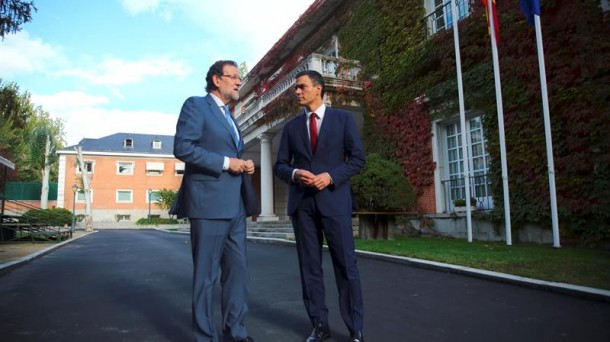 El presidente del Gobierno, Mariano Rajoy, y el secretario general del PSOE, Pedro Sánchez. EFE