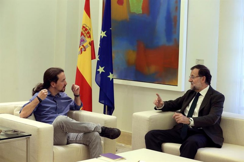 Pablo Iglesias y Mariano Rajoy, en el palacio de la Moncloa. EFE