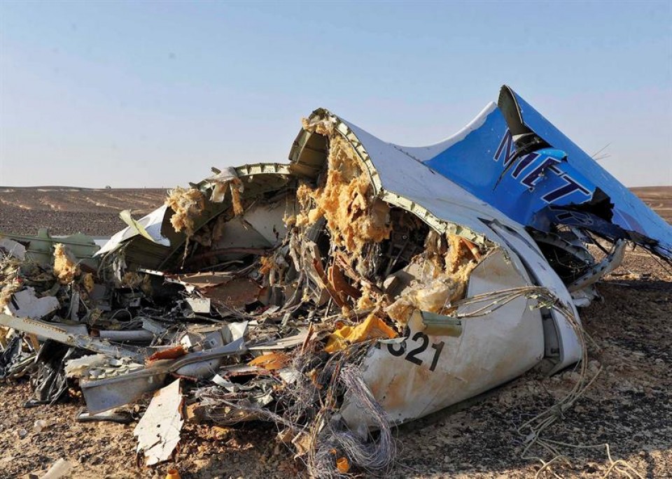 El avión ruso caído el sábado en la península del Sinai. Foto: EFE