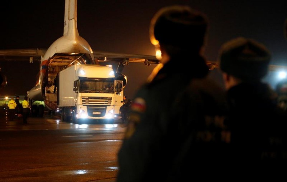 Llegan a Rusia los restos de 144 víctimas del accidente aéreo 