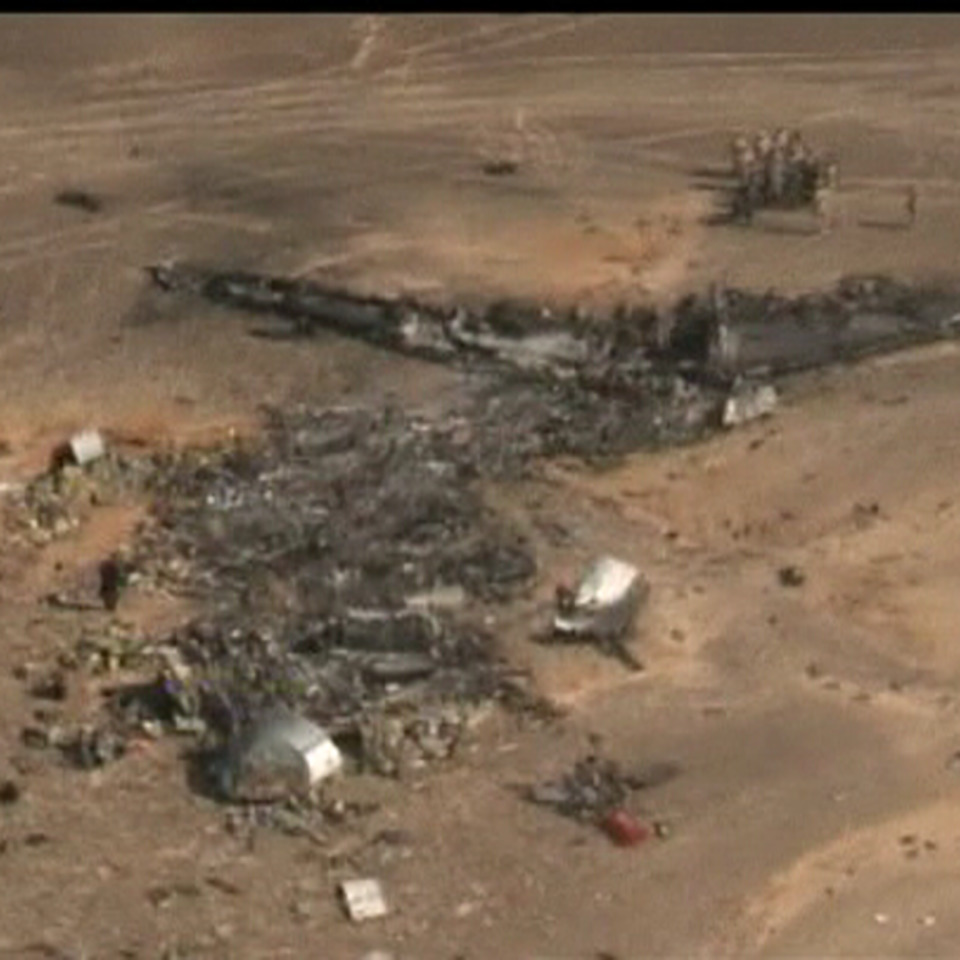 El avión ruso caído el sábado en la península del Sinai. Foto: EFE