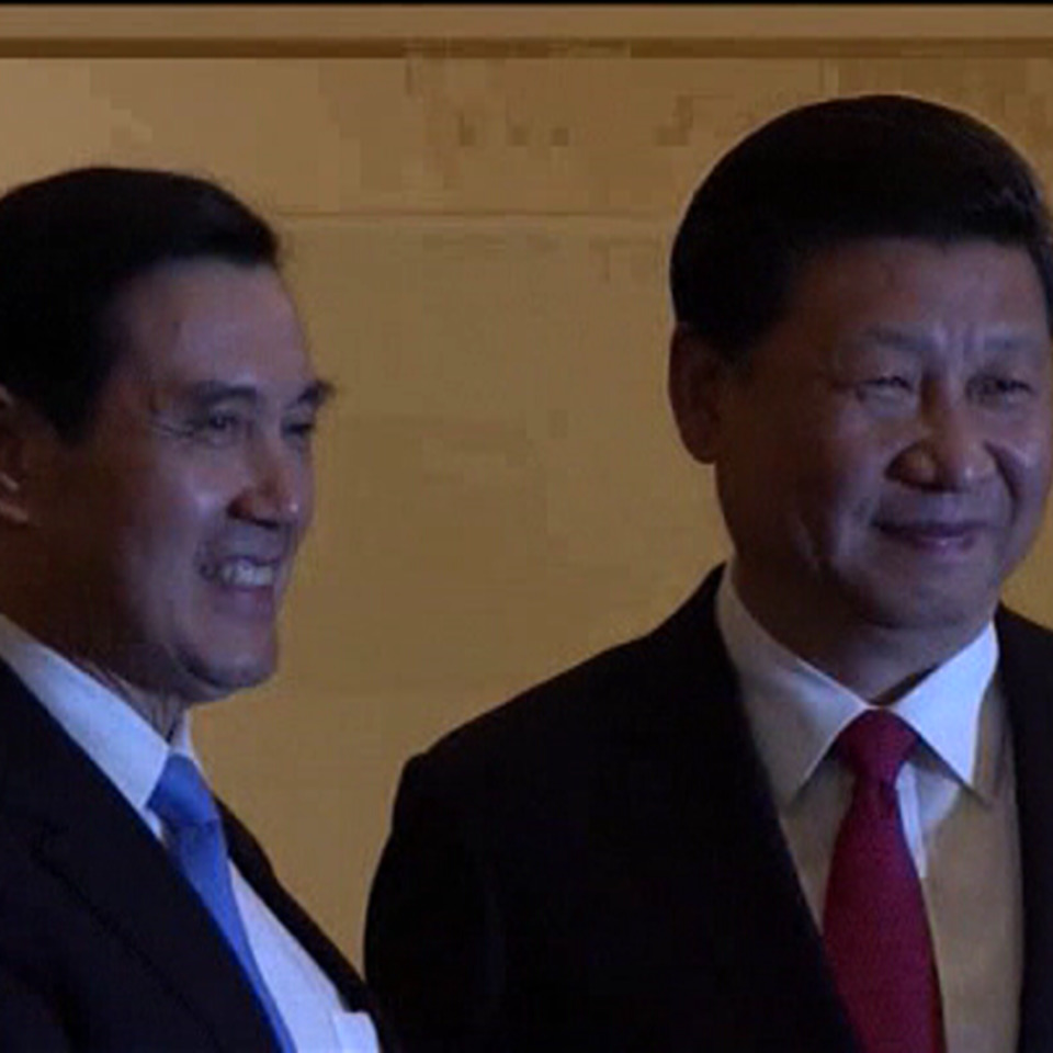 Apretón de manos entre el presidente de Taiwan, Ma Ying-Jeou, y el presidente chino, Xi Jinping. EFE