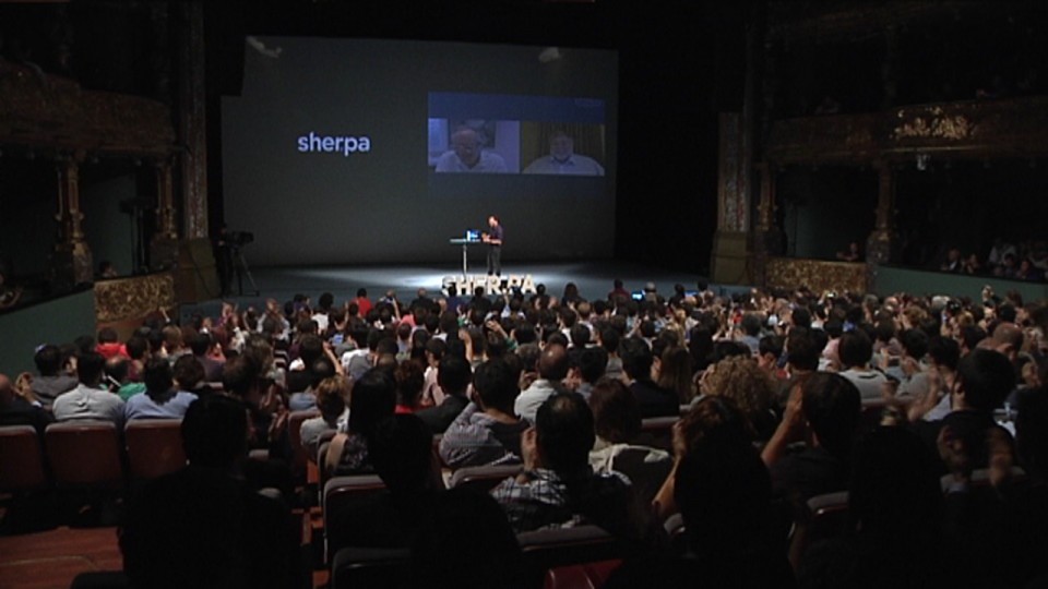 Xabi Uribe-Etxebarria conversa con Stephen Wozniak y John Sculley en el Sherpa Keynote. Foto: EiTB