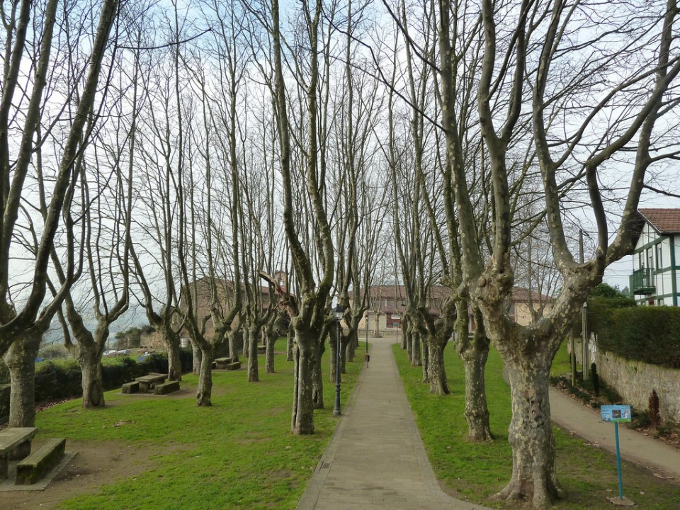 El parque de Ondiz es uno de los puntos con iluminación insuficiente. Foto: Mikel Otxoa