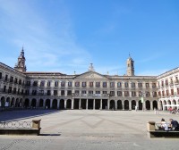El PSE-EE y el PNV cierran un acuerdo para gobernar el Ayuntamiento de Vitoria-Gasteiz
