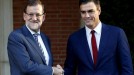 Rajoy recibe a Sánchez para establecer pasos contra el proceso catalán