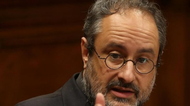 El portavoz de la CUP, Antonio Baños, en el Parlament. Foto: EFE