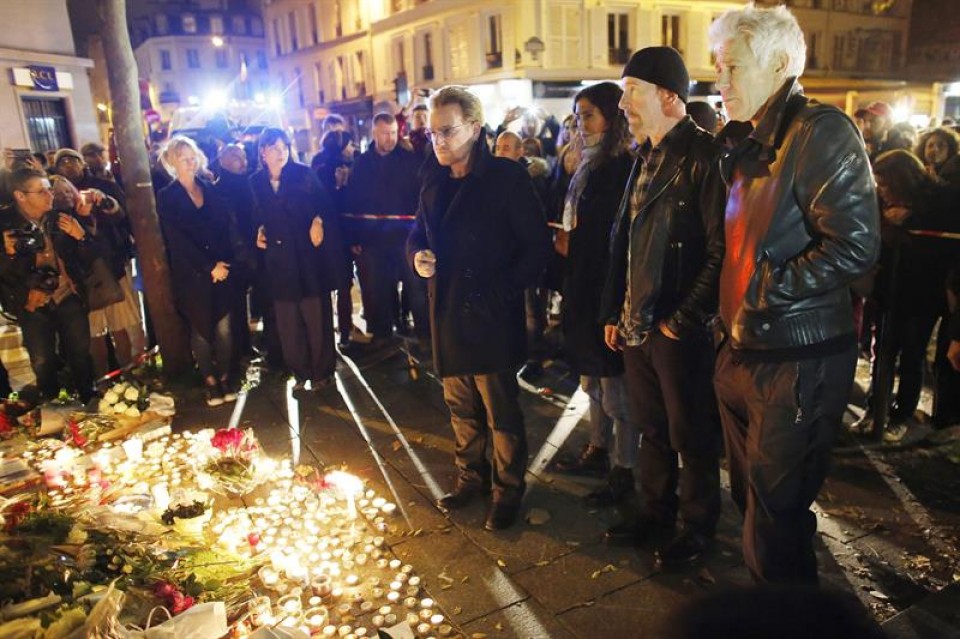 Concentración por las víctimas de los atentados de París.