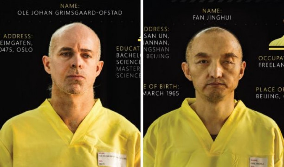 Imagen de los dos prisioneros publicada en la revista del EI