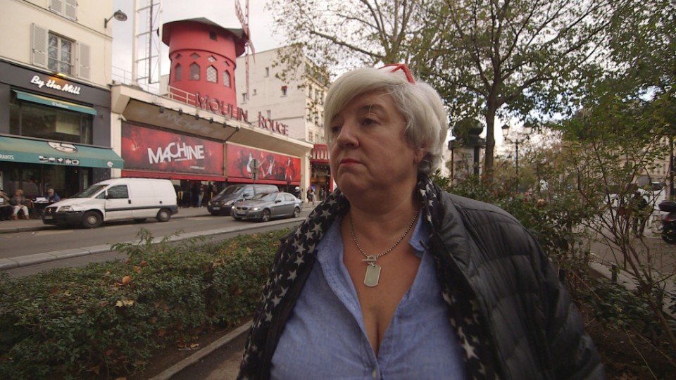 Ane Marie, delante del Moulin Rouge. Foto: EiTB