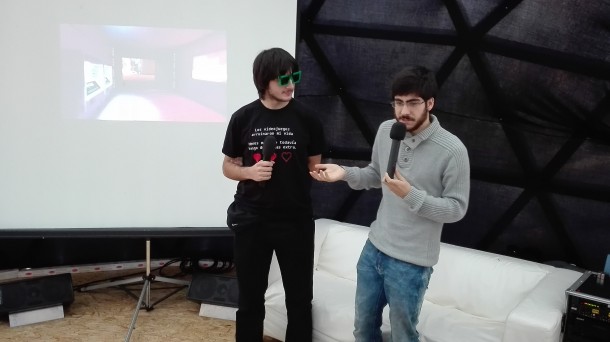 Los youtubers Iker Bellido (Probout Guiliam) y Patxi Ordozgoiti (Ipatx), durante la sesión de hoy