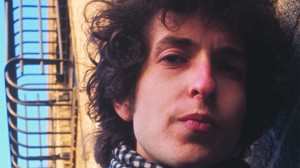Bob Dylan Literatur Nobel saria irabazi duen lehen musikaria.