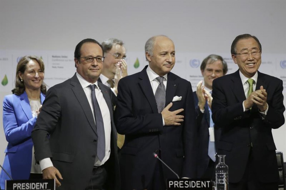 Eskuinetik ezkerrera: François Hollande, Laurent Fabius eta Ban Ki-moon. Argazkia: EFE