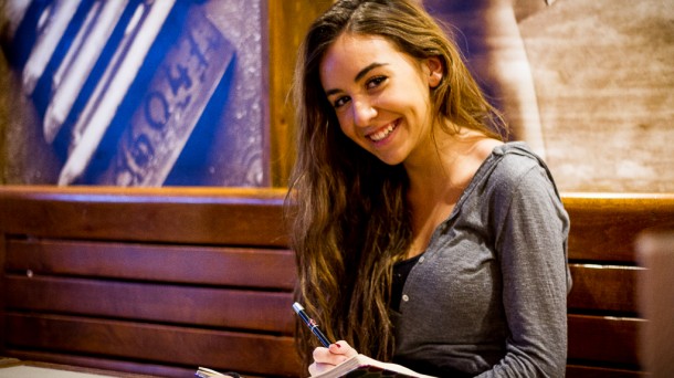 El apabullante éxito de la joven poeta aragonesa Loreto Sesma