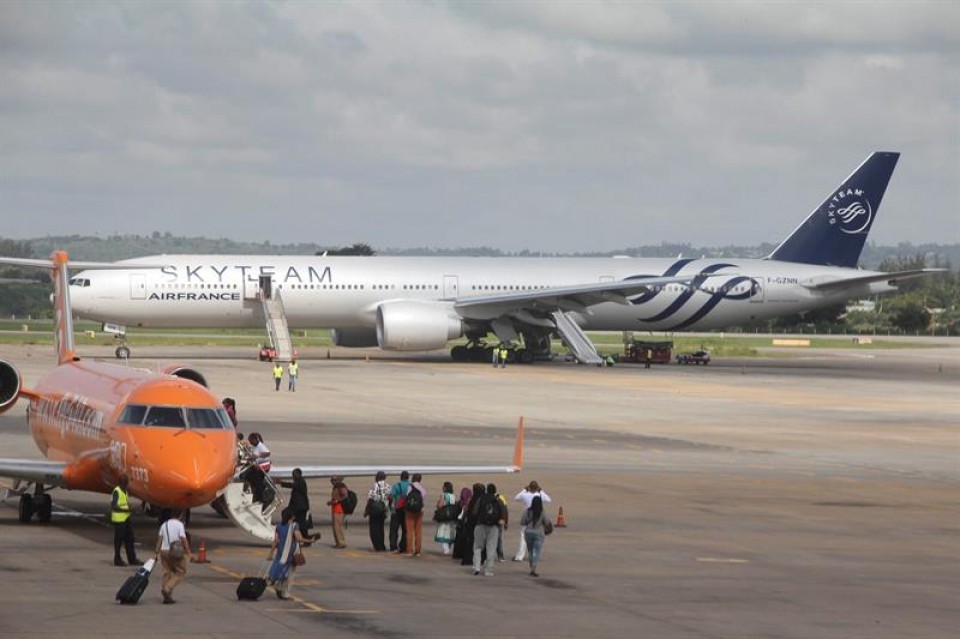 Air Franceko hegazkinak lurra hartu behar izan du Kenyan. Argazkia: EFE