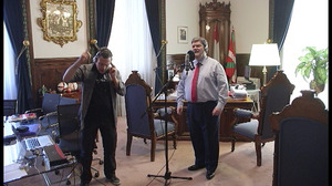 Politikari, kirolari, aktore eta aurkezleak kantari, Gabon Gauean!