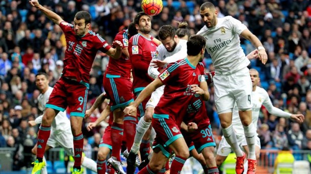 El árbitro condiciona el partido entre Real Madrid y Real Sociedad / EFE.