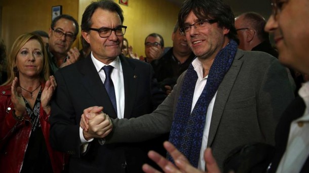 Artur Mas ha dado un paso al lado y ha propuesto como candidato a presidente a Carles Puigdemont.EFE