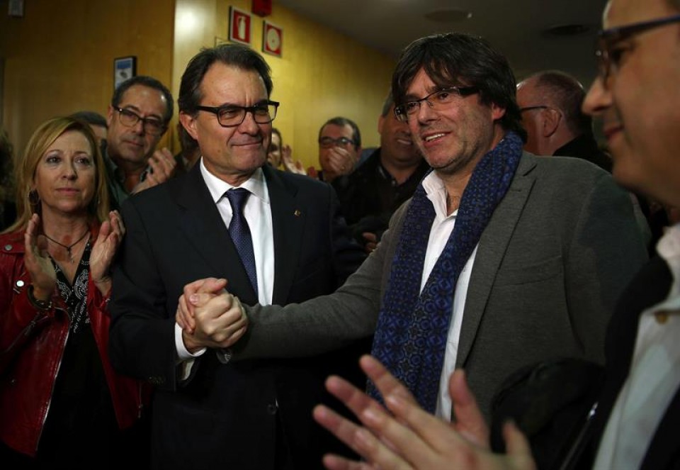 Artur Mas ha dado un paso al lado y ha propuesto como candidato a presidente a Carles Puigdemont.EFE