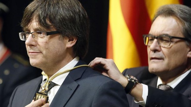 Artur Mas y Carles Puigdemont en la toma de posesión. Foto: EFE