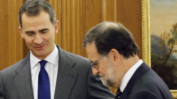 Felipe VI.a erregea eta  Mariano Rajoy aurreko bilera-sortan. Artxiboko irudia: EFE