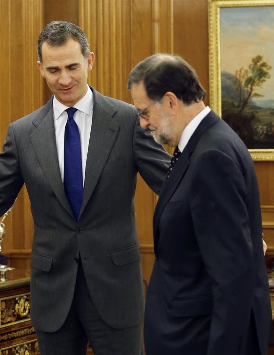 Felipe VI.a erregea eta  Mariano Rajoy aurreko bilera-sortan. Artxiboko irudia: EFE