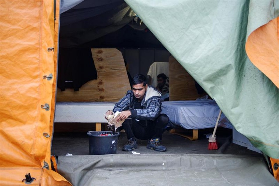 Un refugiado en un campamento de Dinamarca. Foto: EFE