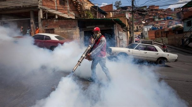 Fumigazio bat Caracasen (Venezuela), zika birusaren aurka. EFE