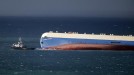 Traslado del 'Modern Express' al puerto de Bilbao. Foto: EFE.
