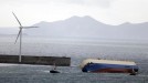 Traslado del 'Modern Express' al puerto de Bilbao. Foto: EFE.