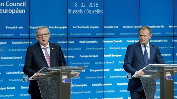 Donald Tusk (eskuina) y Jean-Claude Juncker (ezkerra). Argazkia: EFE