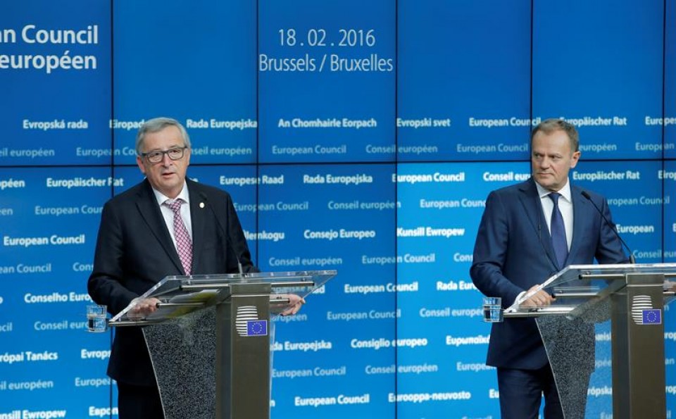 Donald Tusk (derecha) y Jean-Claude Juncker (izquierda). Foto: EFE