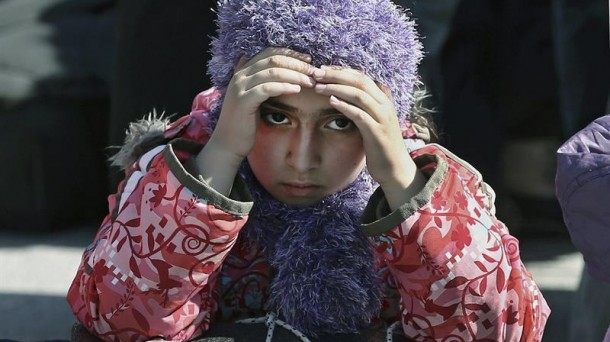 Una niña refugiada en Grecia. Foto: EFE