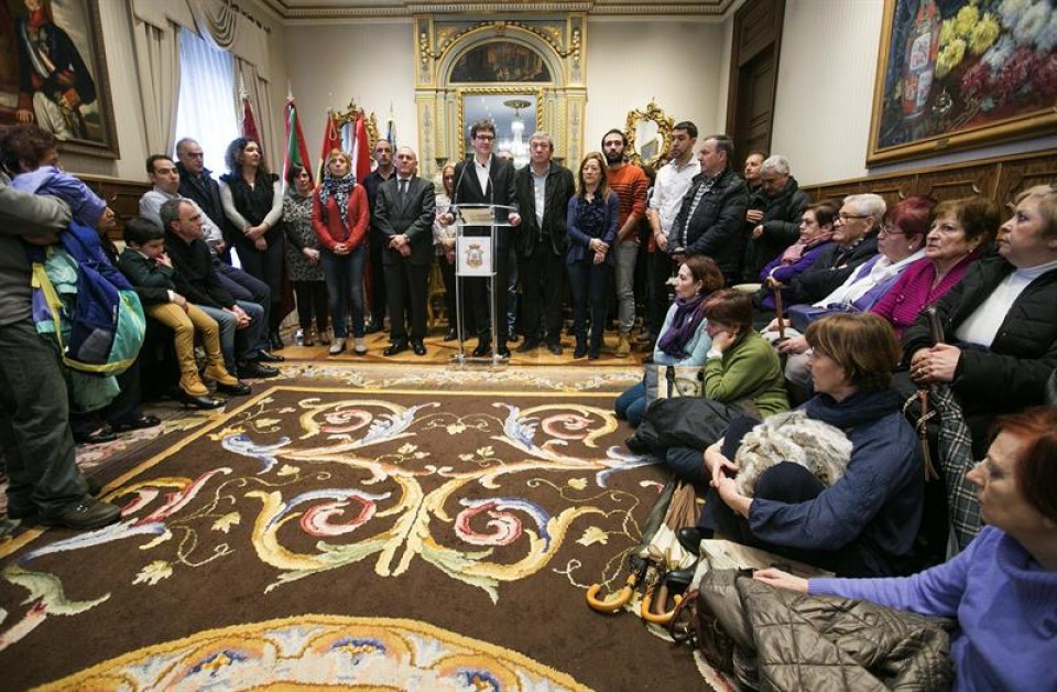 El Ayuntamiento de Vitoria ha homenajeado a las víctimas. EFE