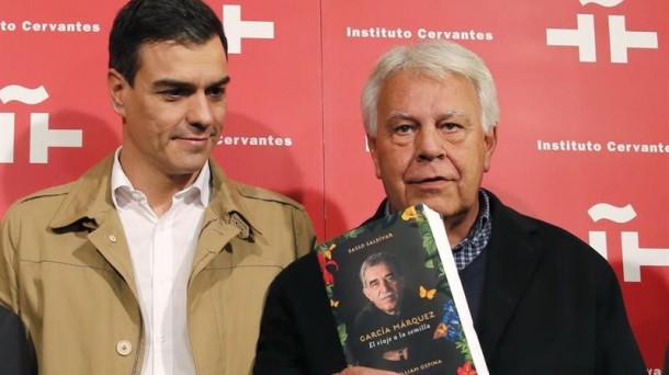 Pedro Sanchez eta Felipe Gonzalez. Argazkia: EFE
