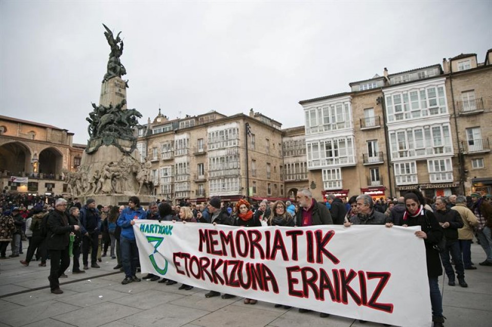 Protesta con motivo del 40 aniversario de los crímenes del 3 de marzo. 