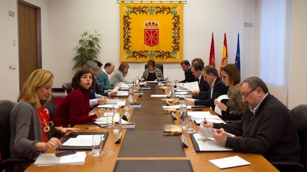 La mesa de portavoces del Parlamento de Navarra. Foto: EFE