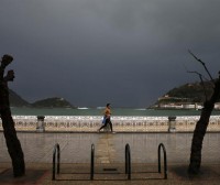 La borrasca Caetano pone bajo aviso amarillo por lluvias a la costa de Gipuzkoa, norte de Navarra e Iparralde