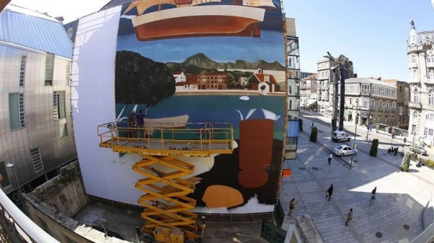 El artista vizcaíno Luis Olaso trabaja en la elaboración de un mural