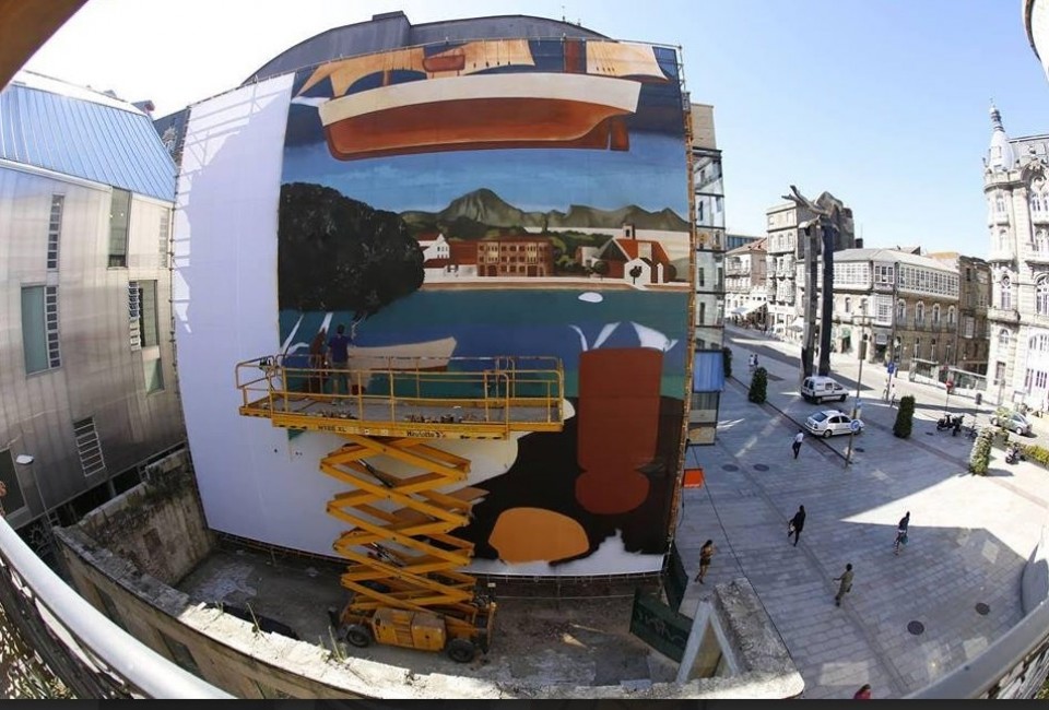 El artista vizcaíno Luis Olaso trabaja en la elaboración de un mural